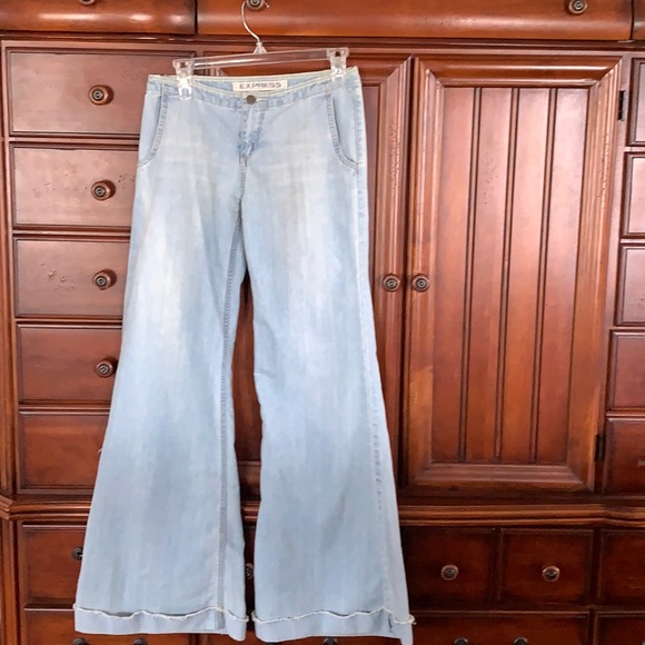 Vintage ) Distressed EXPRESS Light Weight Large Bell bottoms .βοΈ